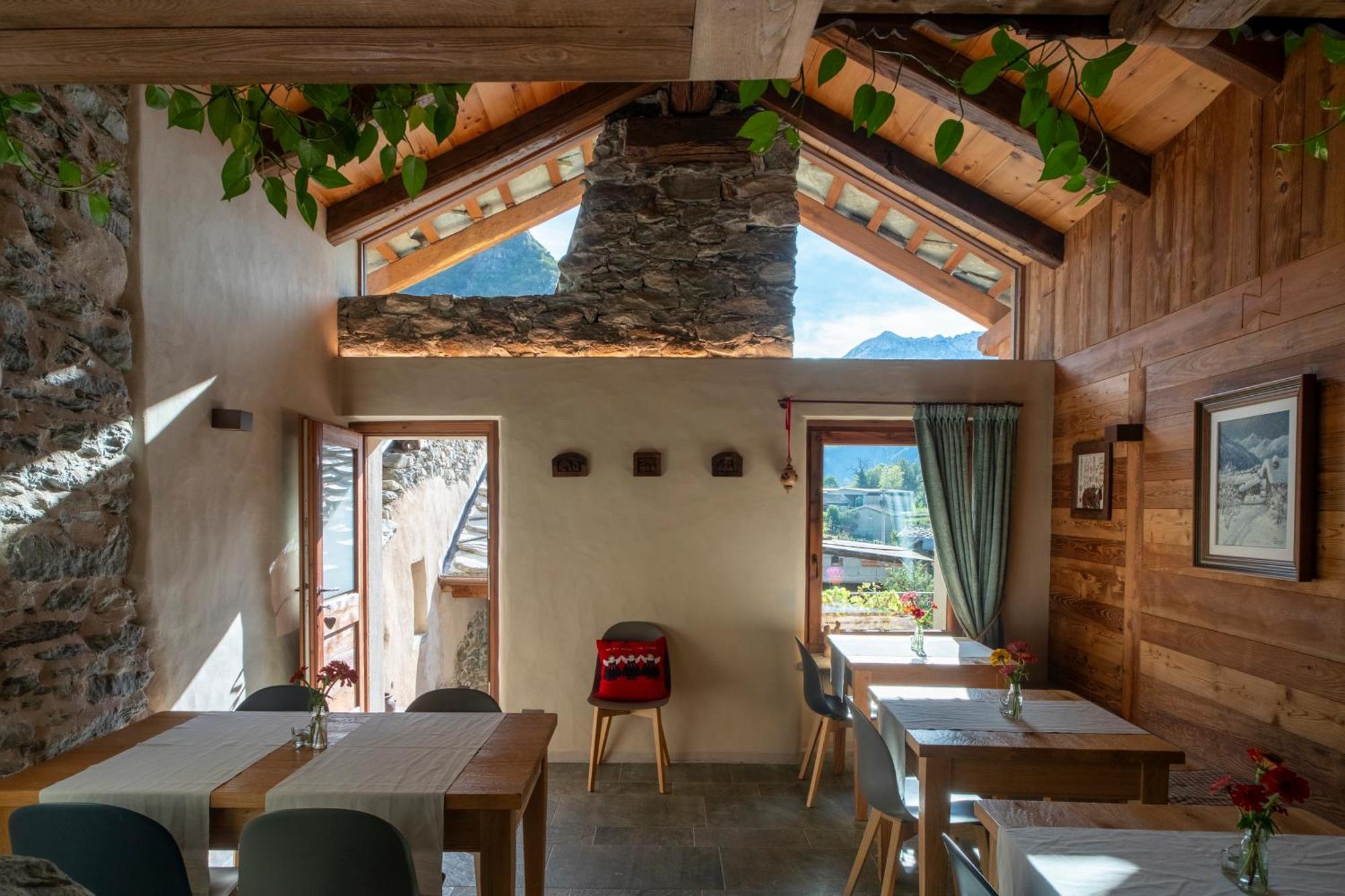 Au Coeur Du Village Chambres D'Hotes & Spa Arnad ภายนอก รูปภาพ