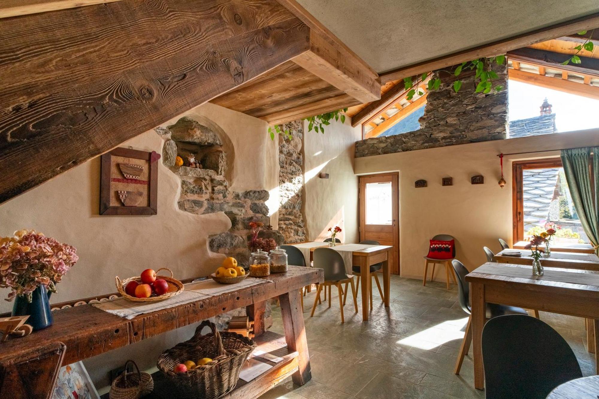 Au Coeur Du Village Chambres D'Hotes & Spa Arnad ภายนอก รูปภาพ