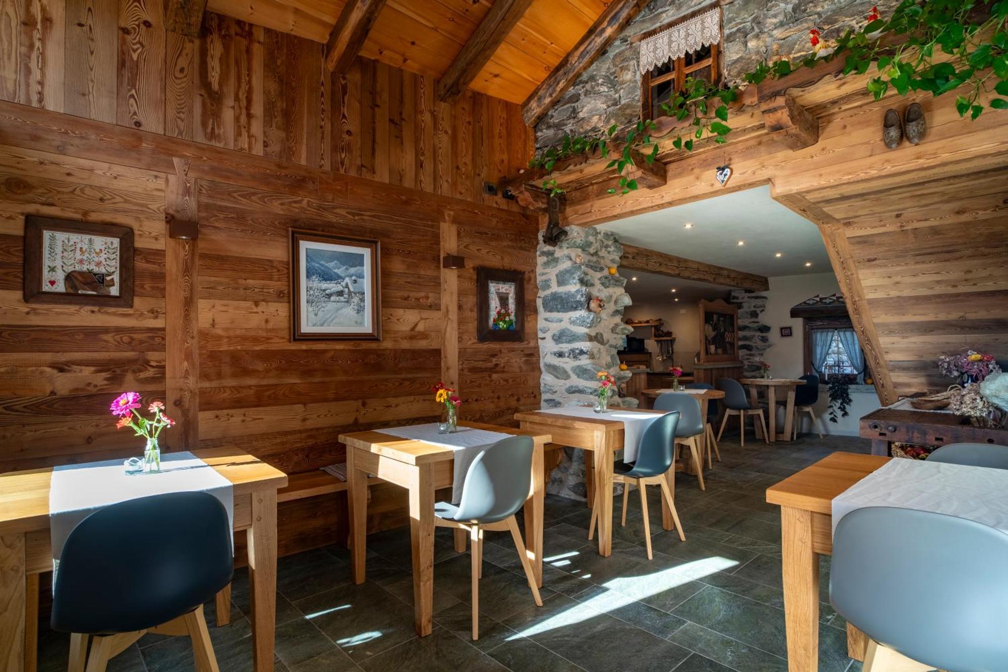 Au Coeur Du Village Chambres D'Hotes & Spa Arnad ภายนอก รูปภาพ