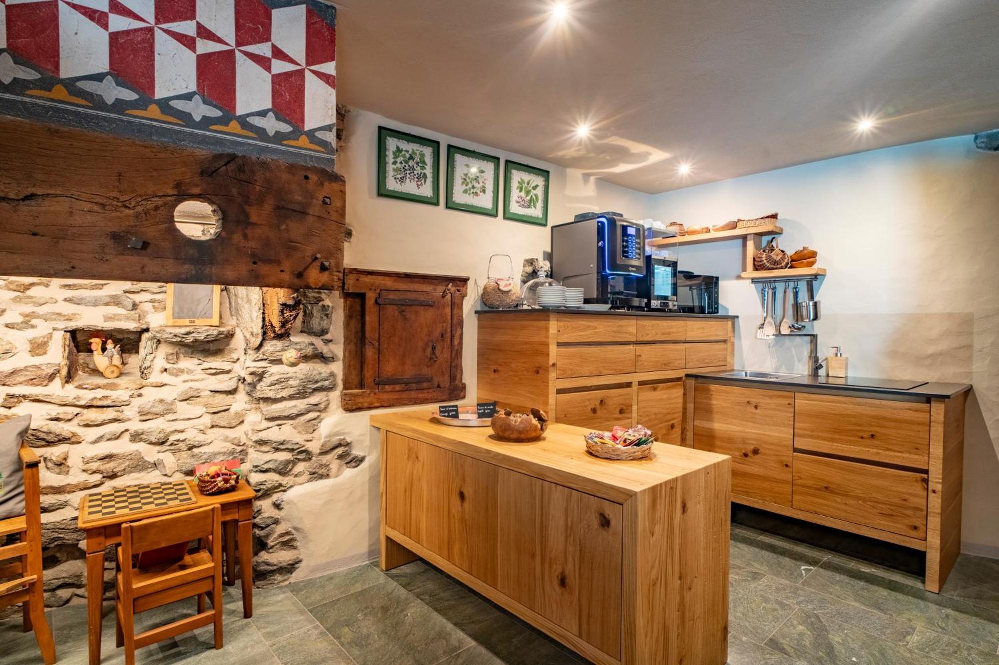 Au Coeur Du Village Chambres D'Hotes & Spa Arnad ภายนอก รูปภาพ