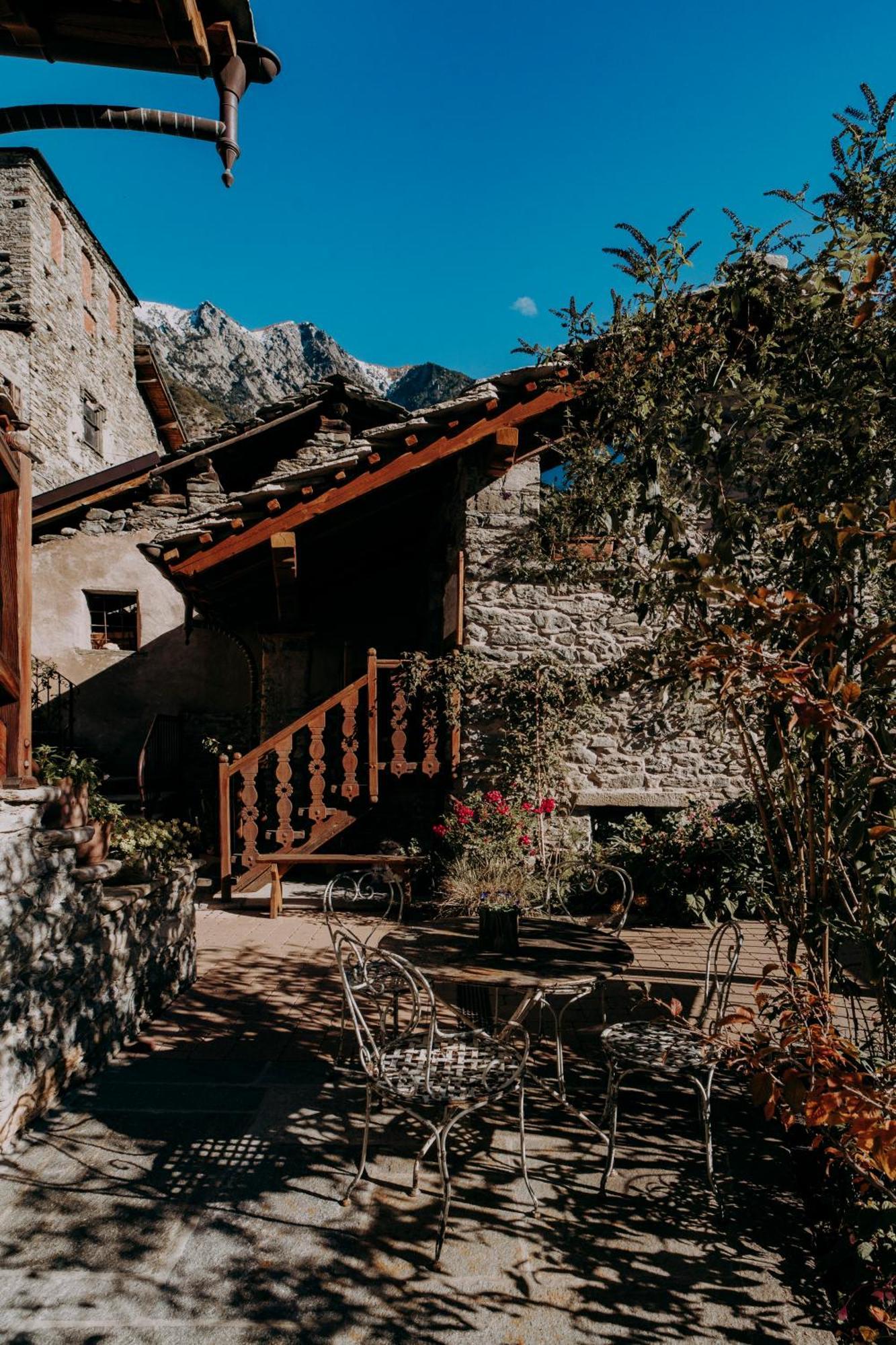 Au Coeur Du Village Chambres D'Hotes & Spa Arnad ภายนอก รูปภาพ