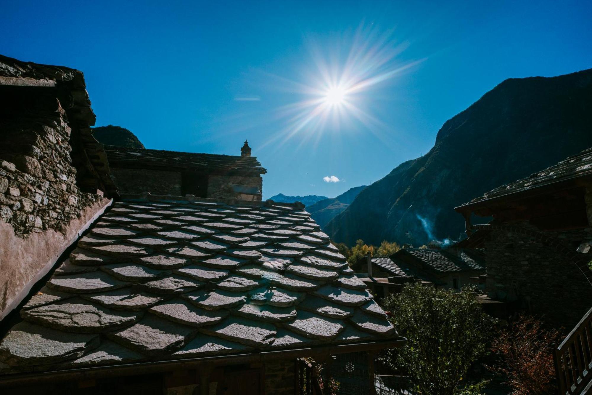 Au Coeur Du Village Chambres D'Hotes & Spa Arnad ภายนอก รูปภาพ