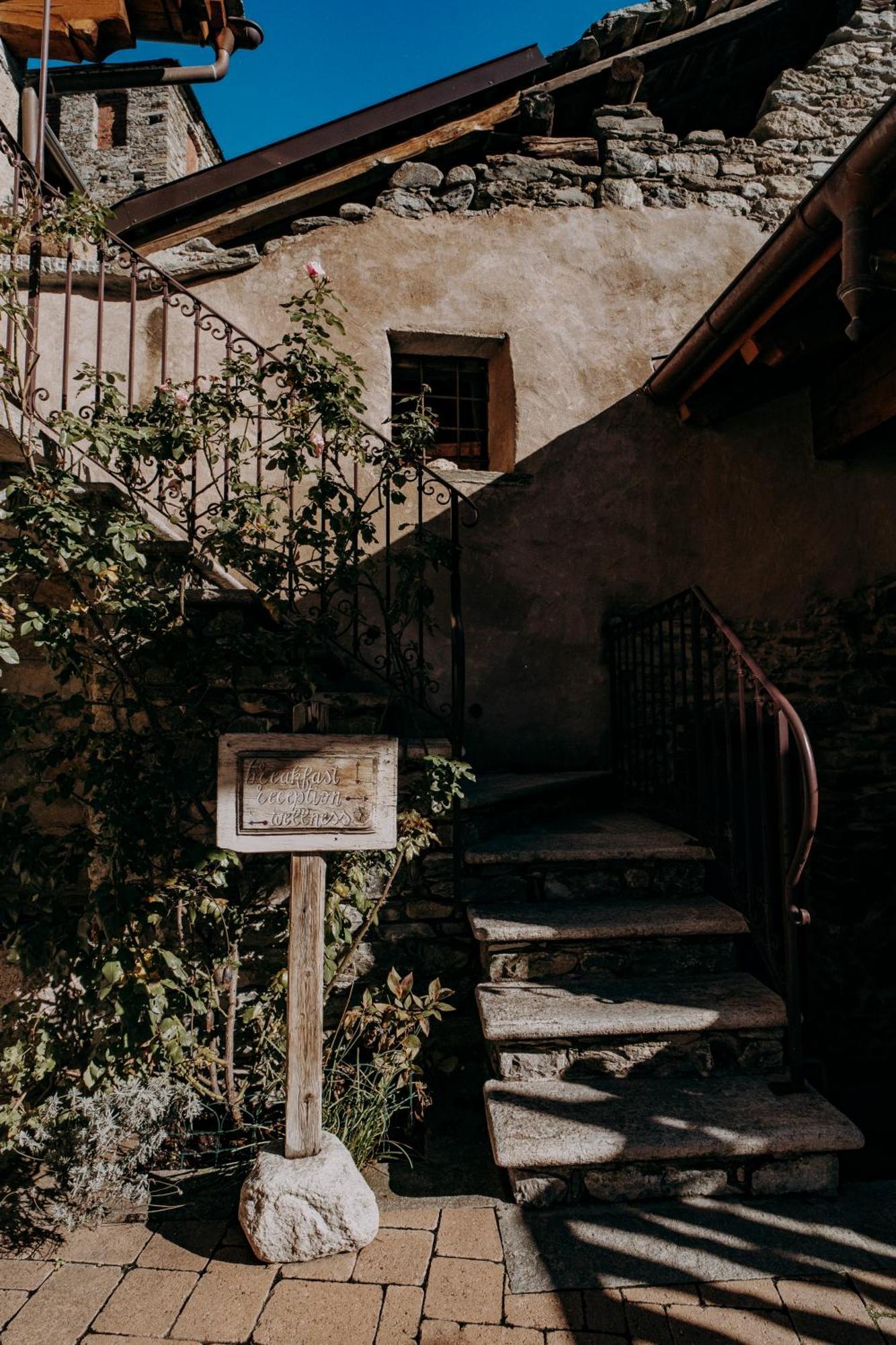 Au Coeur Du Village Chambres D'Hotes & Spa Arnad ภายนอก รูปภาพ