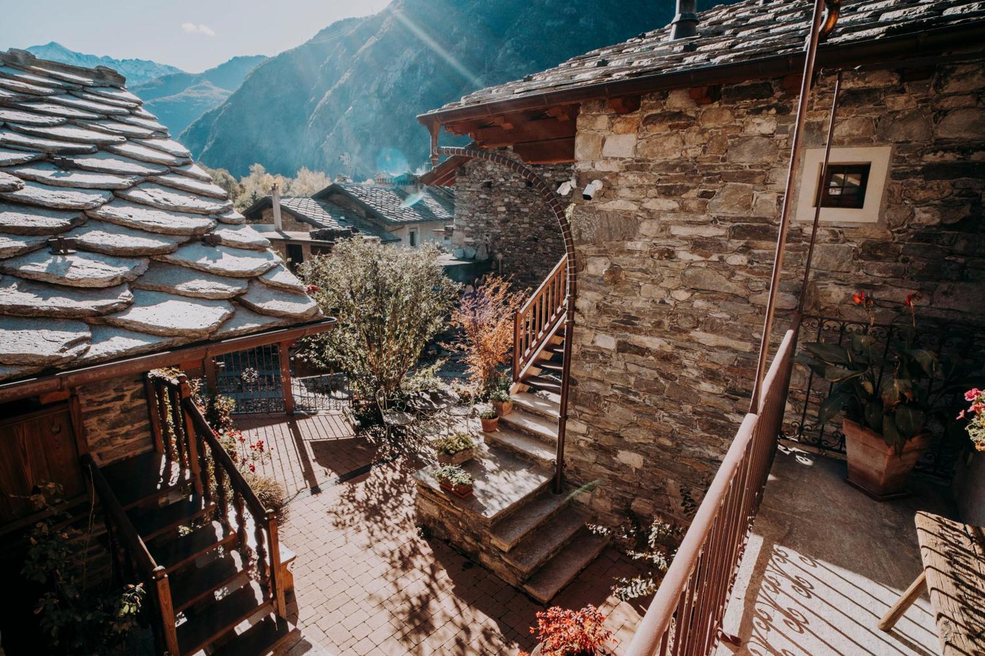 Au Coeur Du Village Chambres D'Hotes & Spa Arnad ภายนอก รูปภาพ