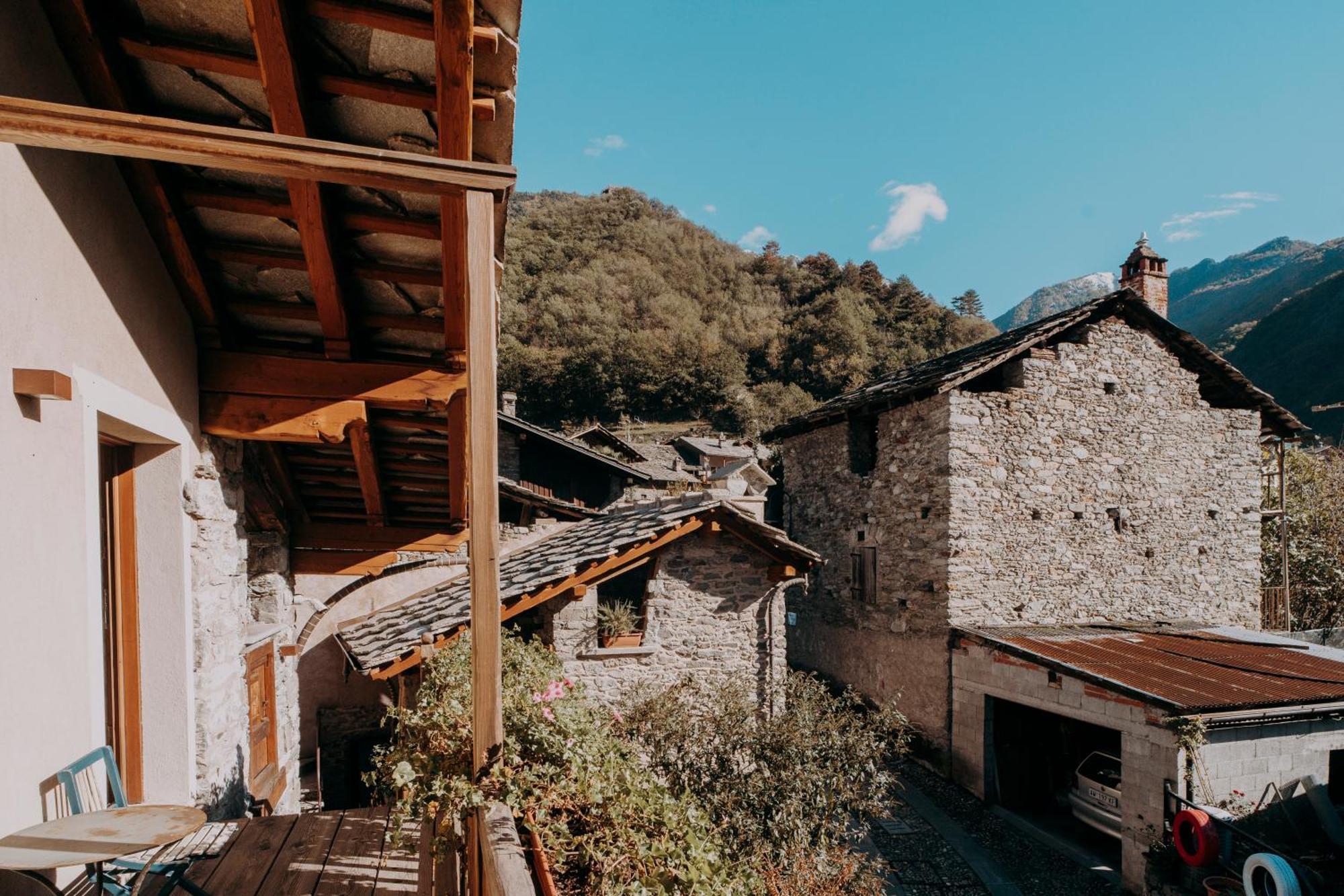 Au Coeur Du Village Chambres D'Hotes & Spa Arnad ภายนอก รูปภาพ