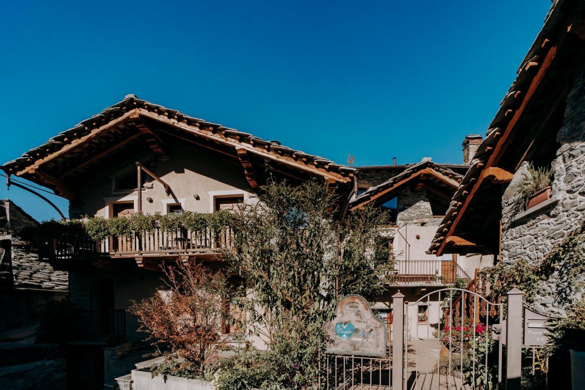 Au Coeur Du Village Chambres D'Hotes & Spa Arnad ภายนอก รูปภาพ